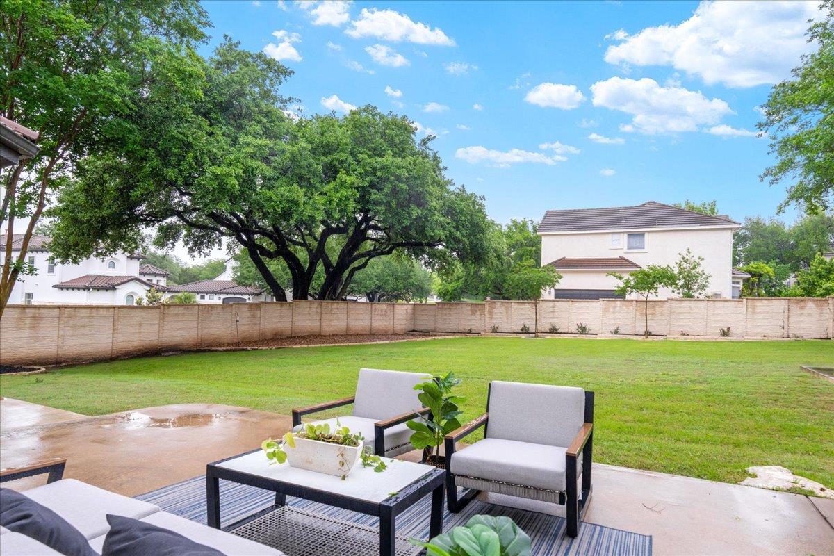 28 Lost Meadow Trl, The Hills, TX 78738