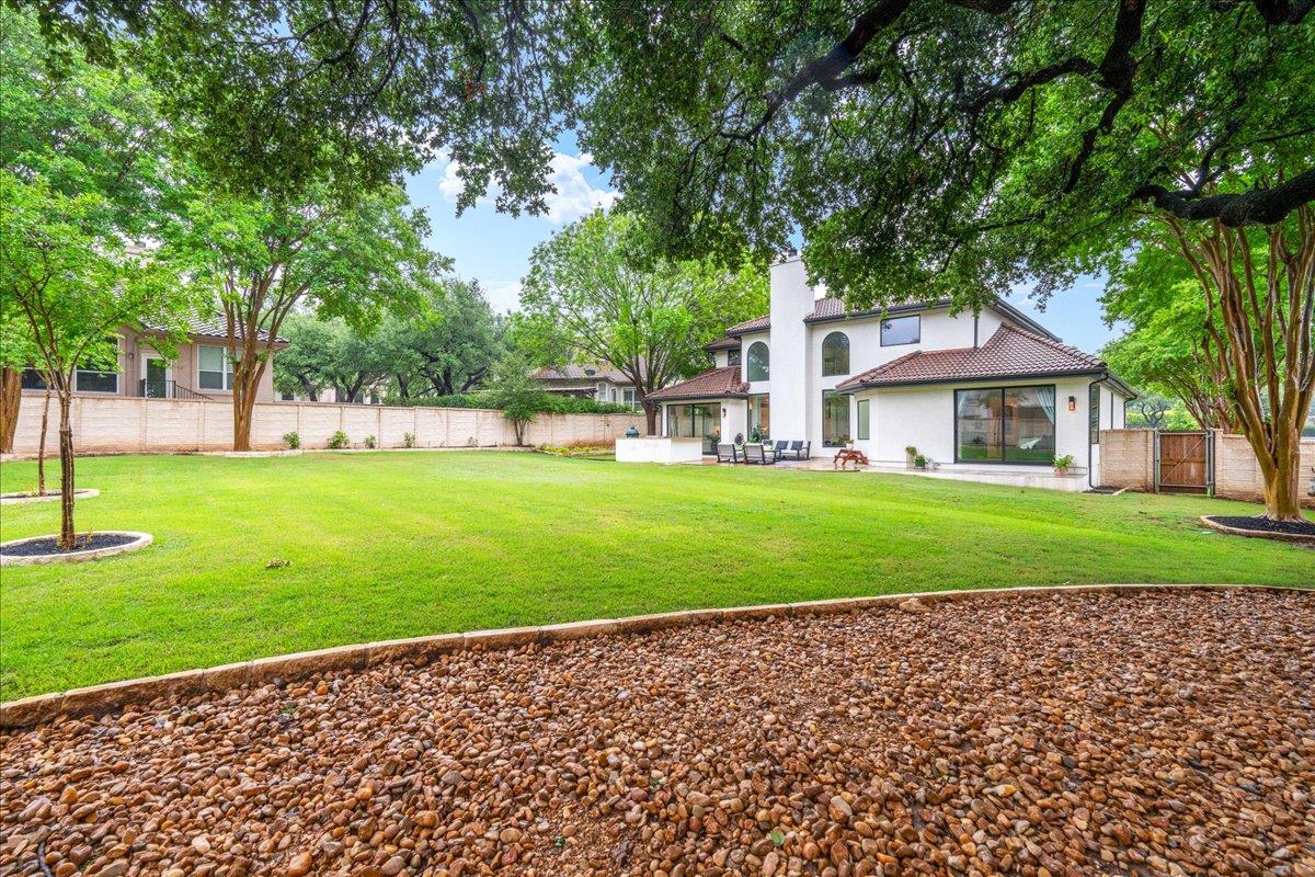 28 Lost Meadow Trl, The Hills, TX 78738