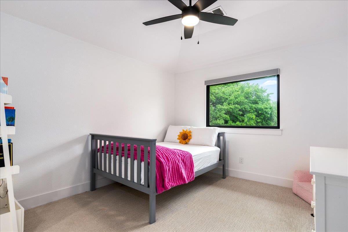 28 Lost Meadow Trl, The Hills, TX 78738