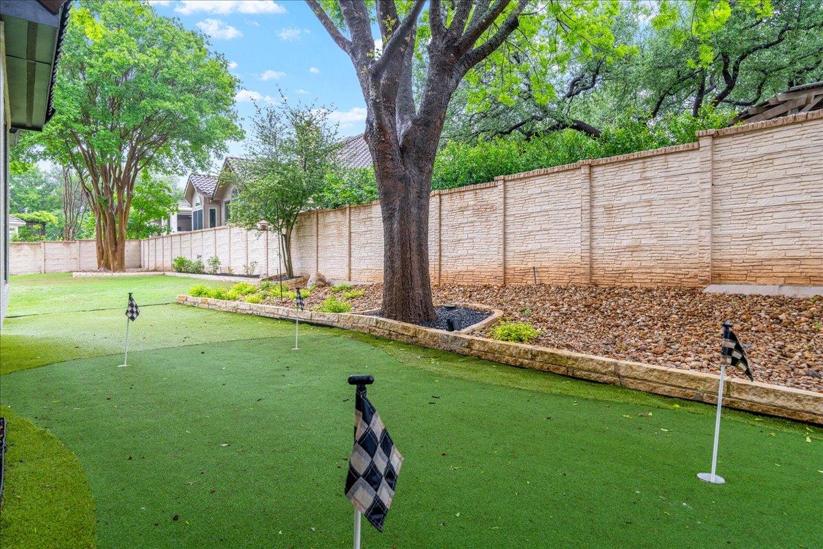 28 Lost Meadow Trl, The Hills, TX 78738