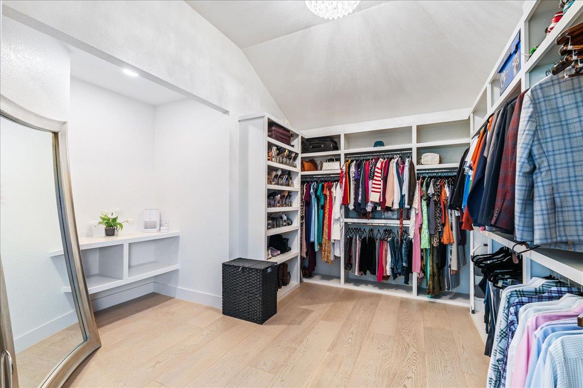 28 Lost Meadow Trl, The Hills, TX 78738