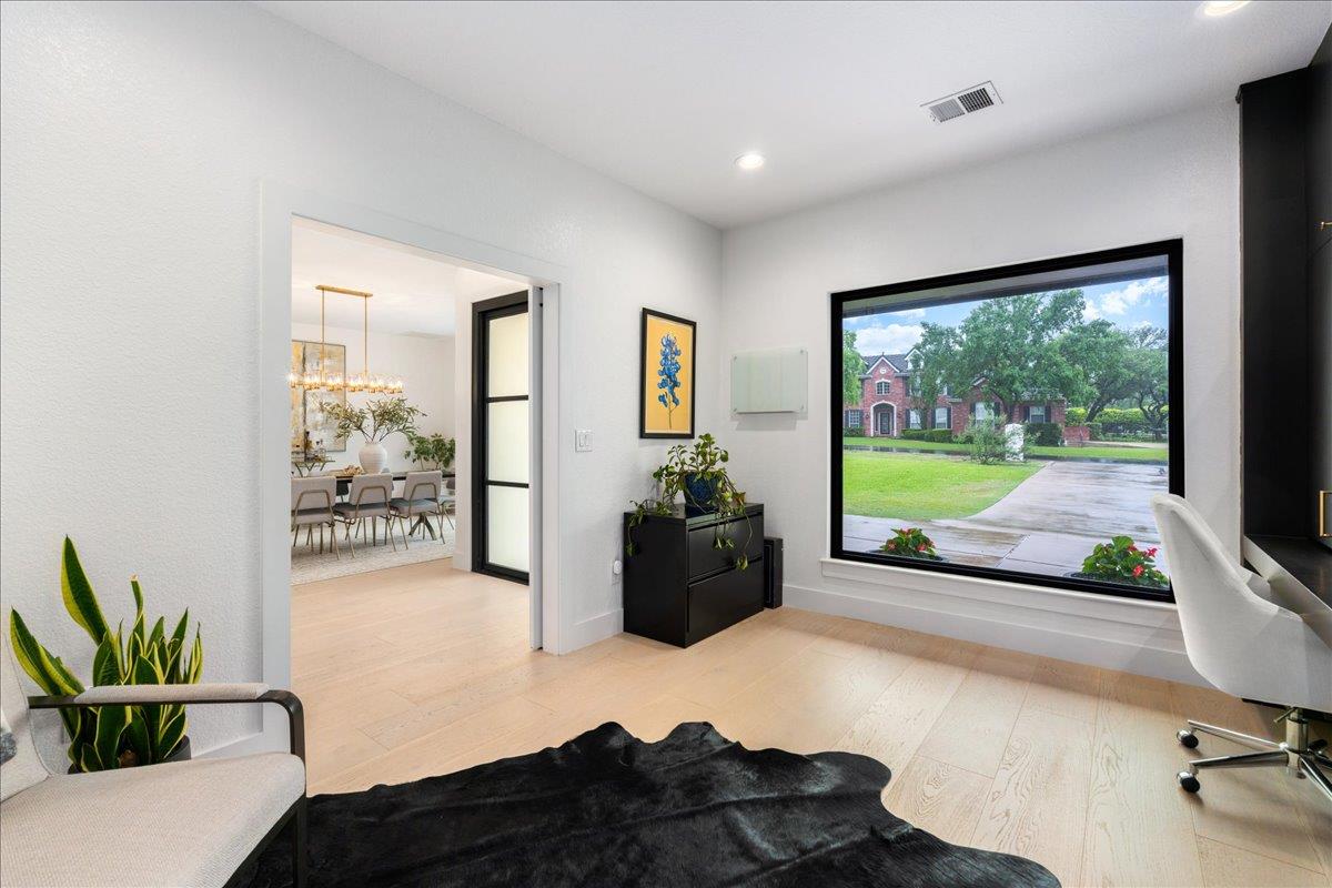 28 Lost Meadow Trl, The Hills, TX 78738