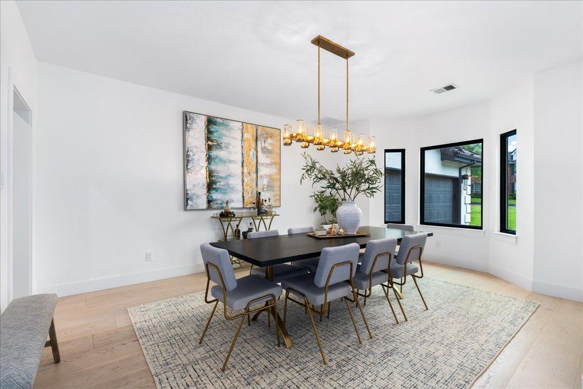 28 Lost Meadow Trl, The Hills, TX 78738