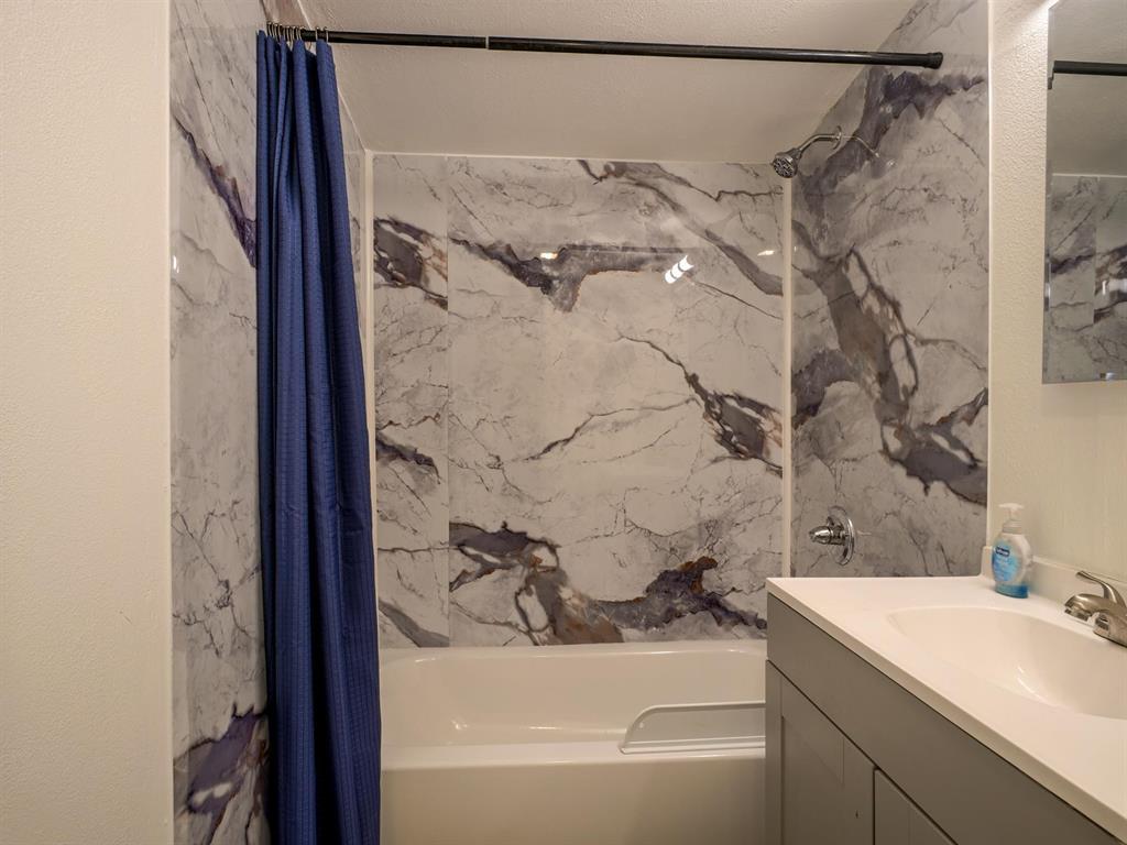 103 N Avenue Q Ave, Johnson City, TX 78636