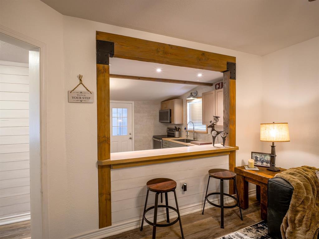 103 N Avenue Q Ave, Johnson City, TX 78636