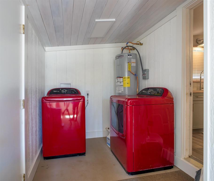 103 N Avenue Q Ave, Johnson City, TX 78636