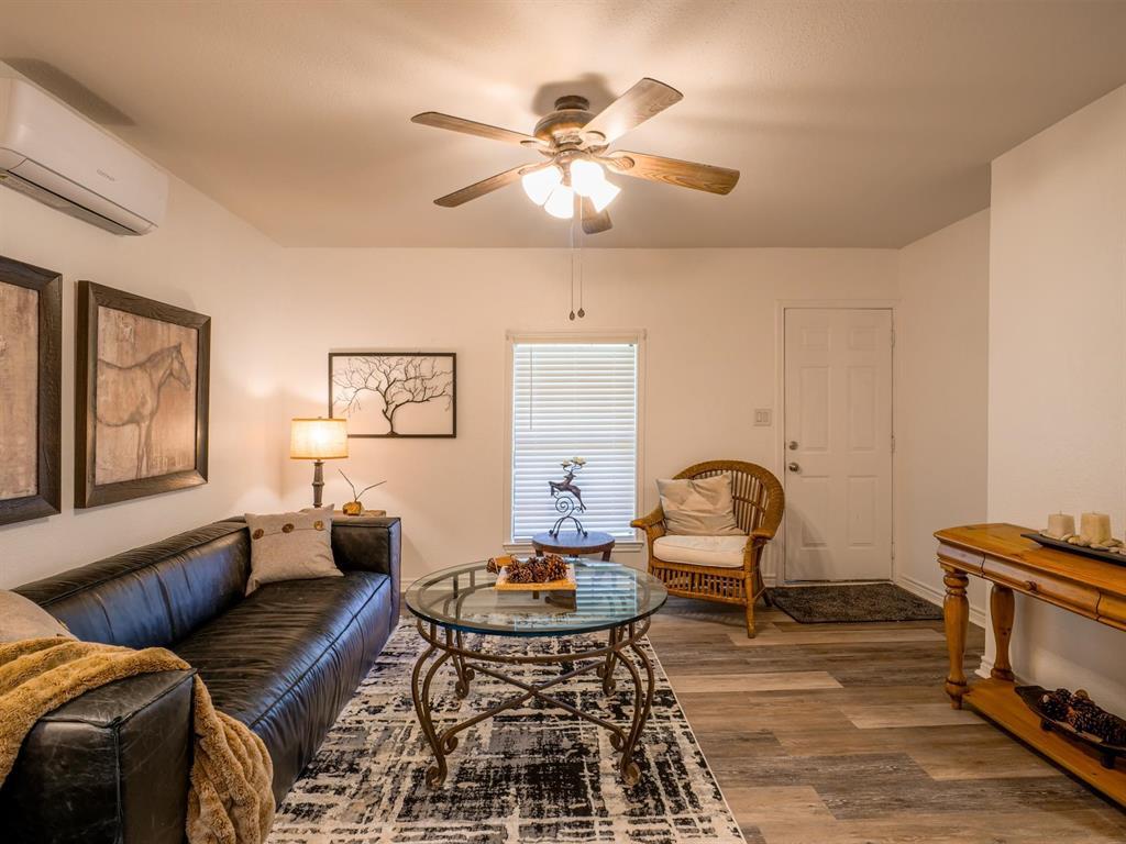 103 N Avenue Q Ave, Johnson City, TX 78636