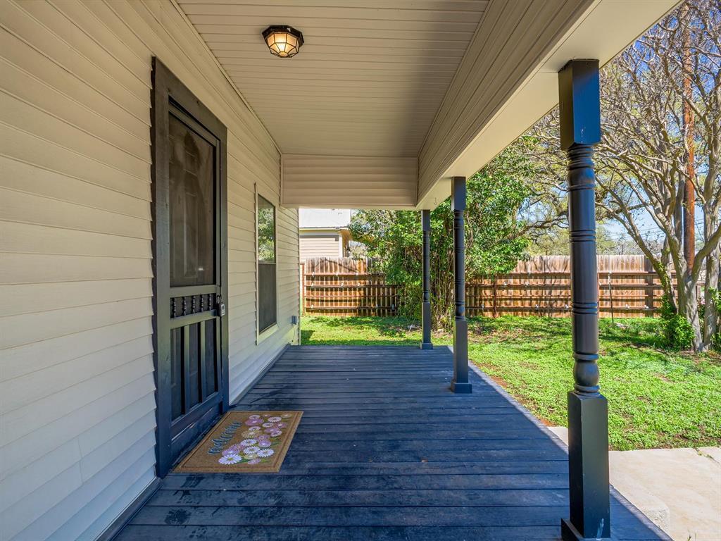 103 N Avenue Q Ave, Johnson City, TX 78636