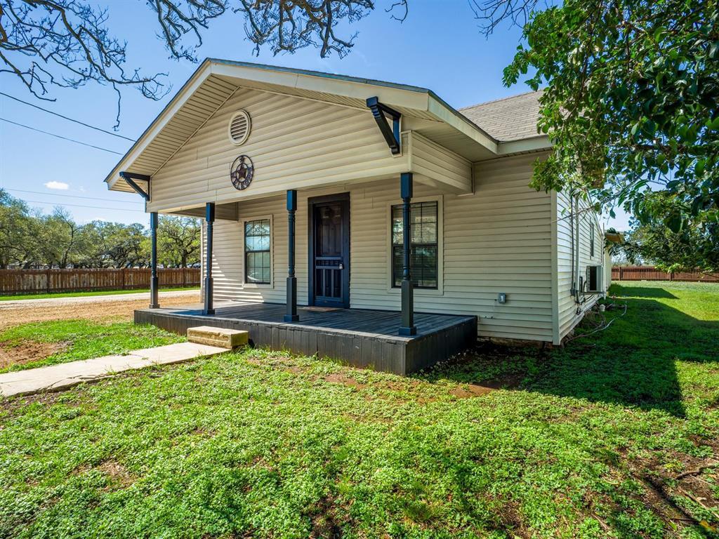 103 N Avenue Q Ave, Johnson City, TX 78636