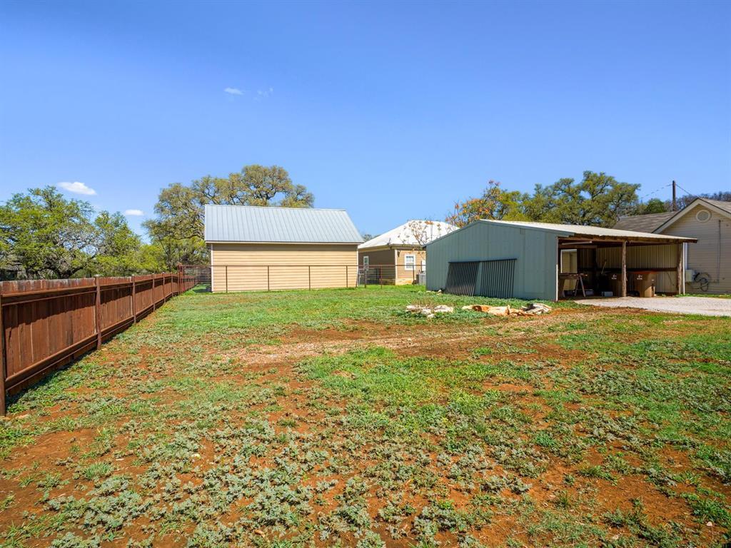 103 N Avenue Q Ave, Johnson City, TX 78636