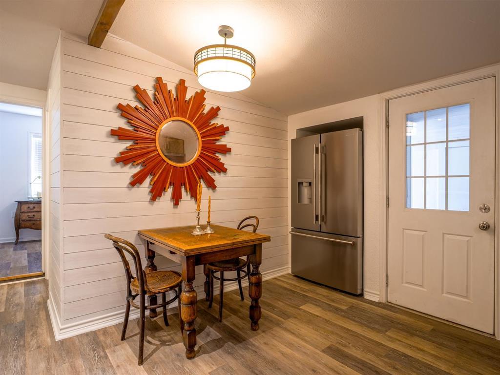 103 N Avenue Q Ave, Johnson City, TX 78636