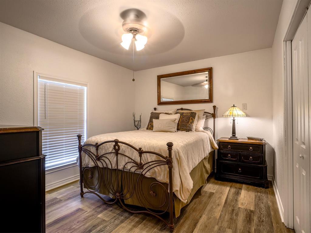 103 N Avenue Q Ave, Johnson City, TX 78636