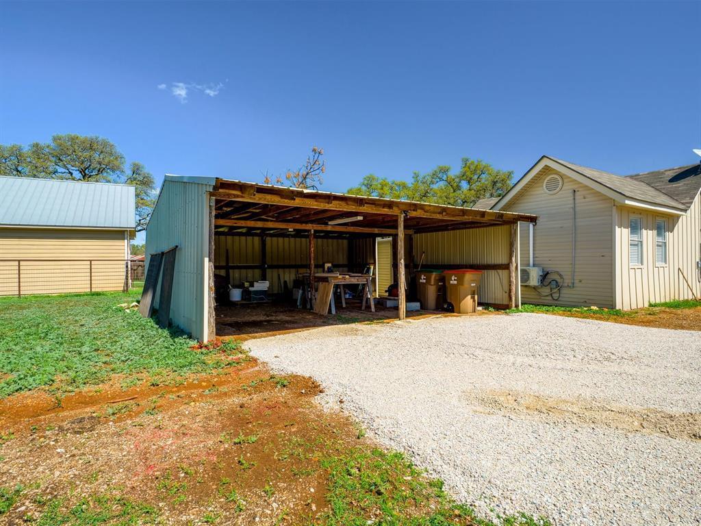 103 N Avenue Q Ave, Johnson City, TX 78636
