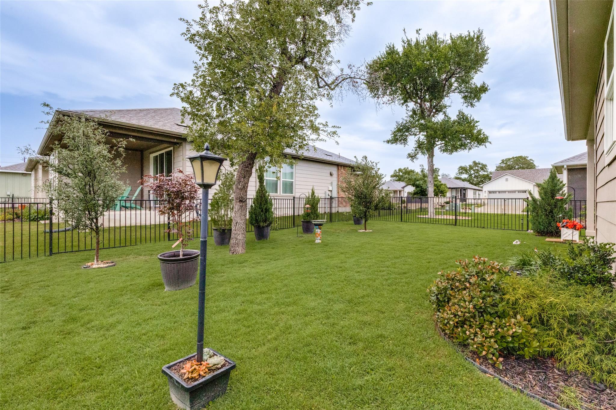 702 Saratoga Ln, Georgetown, TX 78633