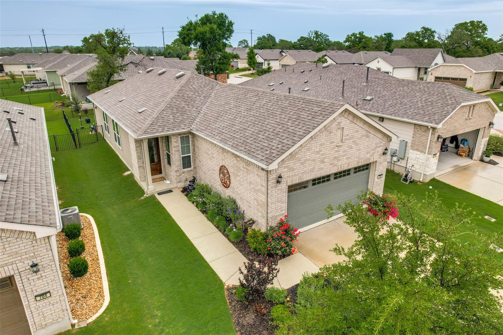 702 Saratoga Ln, Georgetown, TX 78633