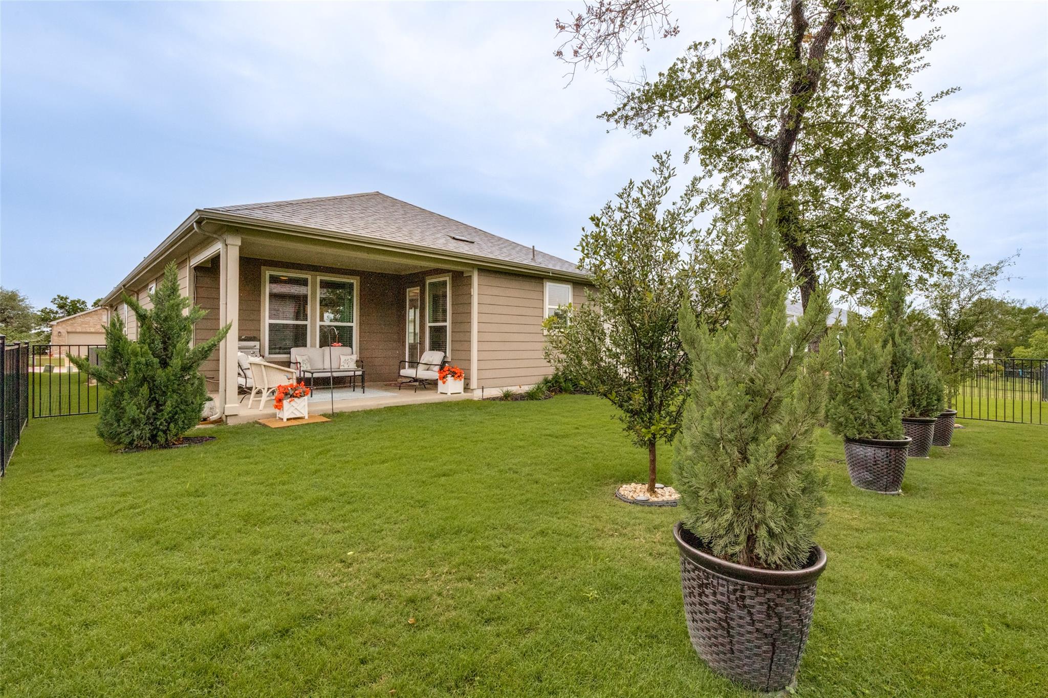 702 Saratoga Ln, Georgetown, TX 78633