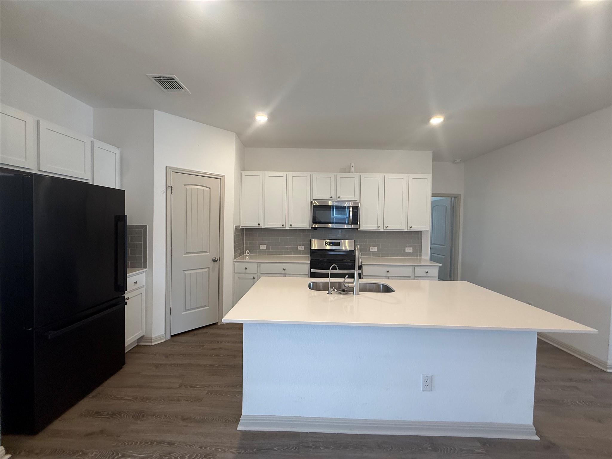 235 Sweetwater Creek Ln, Hutto, TX 78634