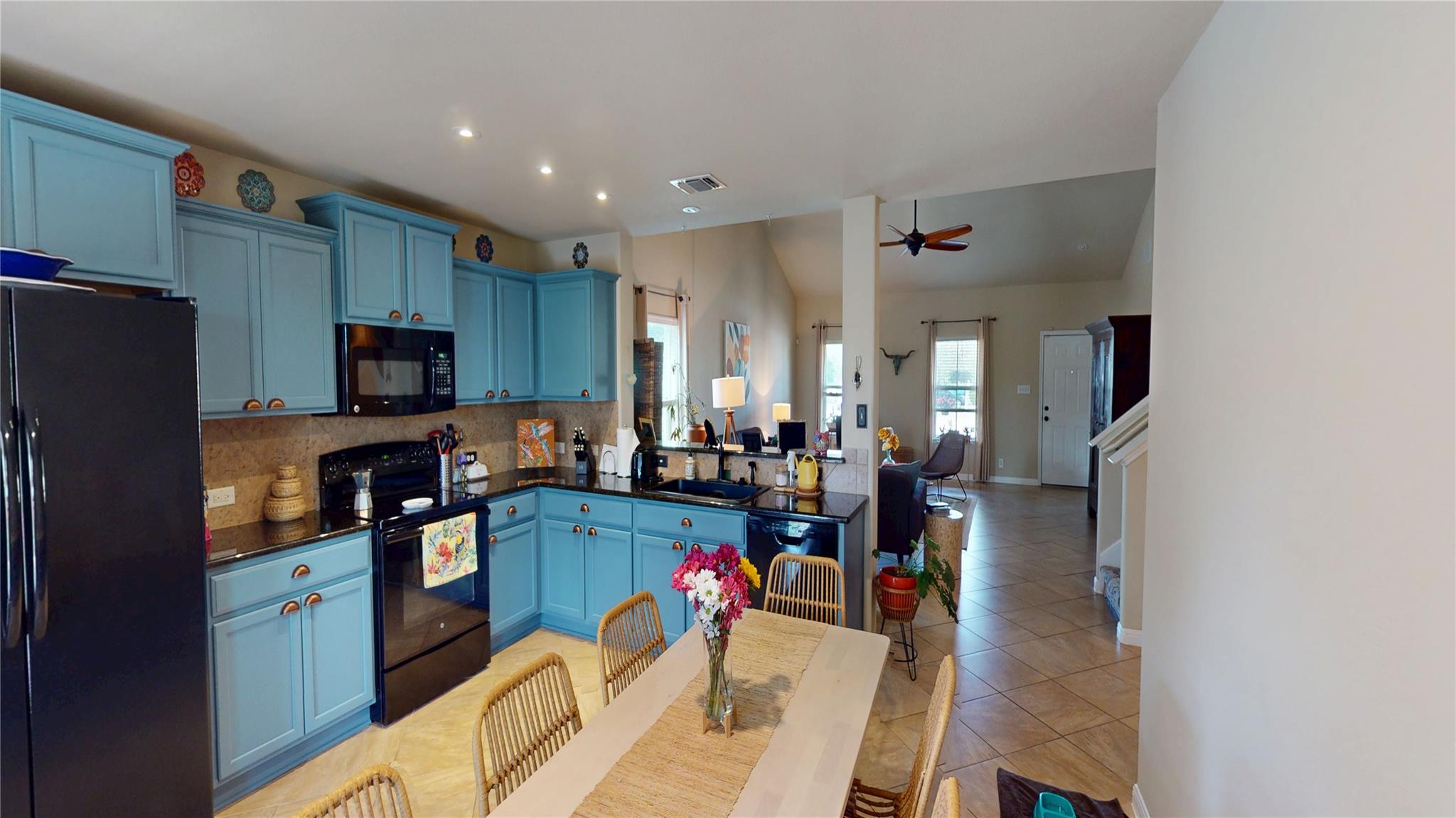 209 Frio River Trl, Hutto, TX 78634