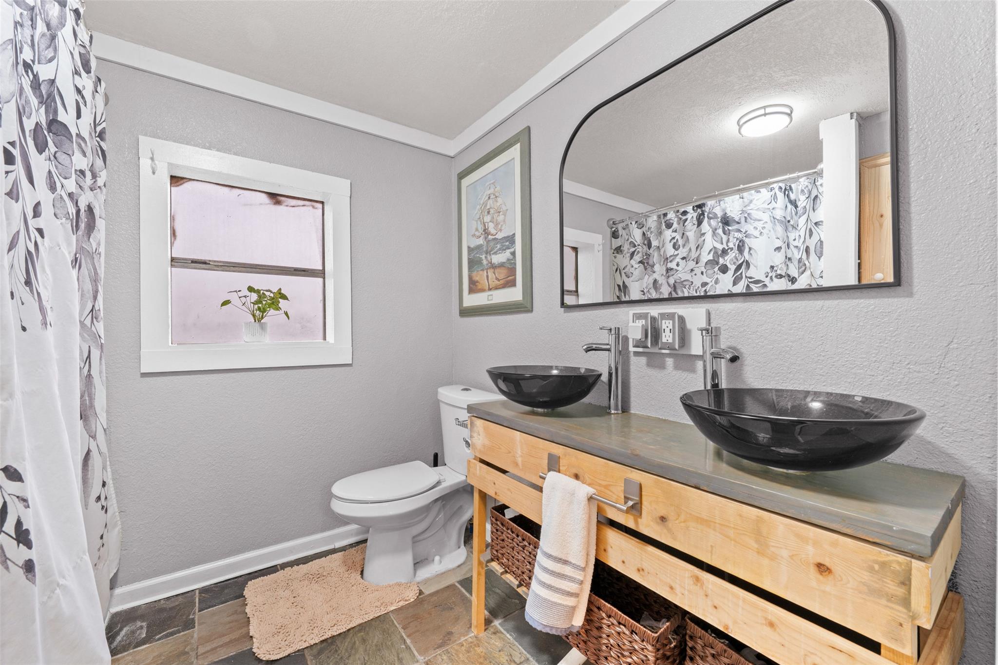 724 Scarbrough St, Rockdale, TX 76567