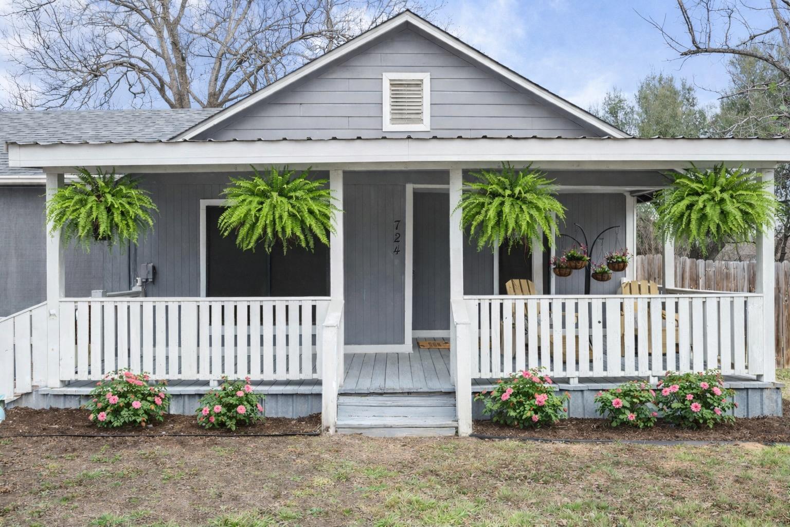 724 Scarbrough St, Rockdale, TX 76567