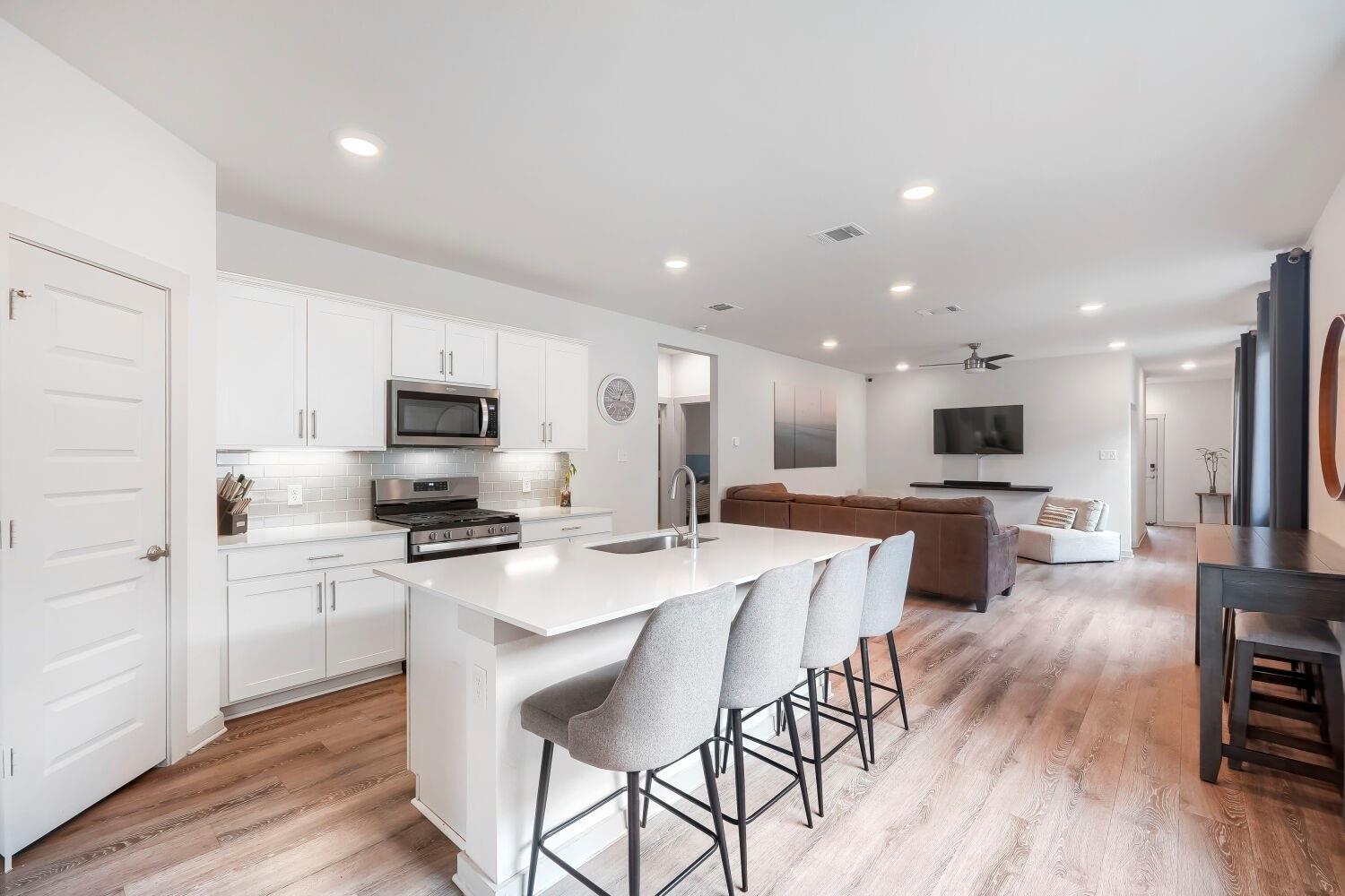 233 NEW HAMPTON Way, San Marcos, TX 78666