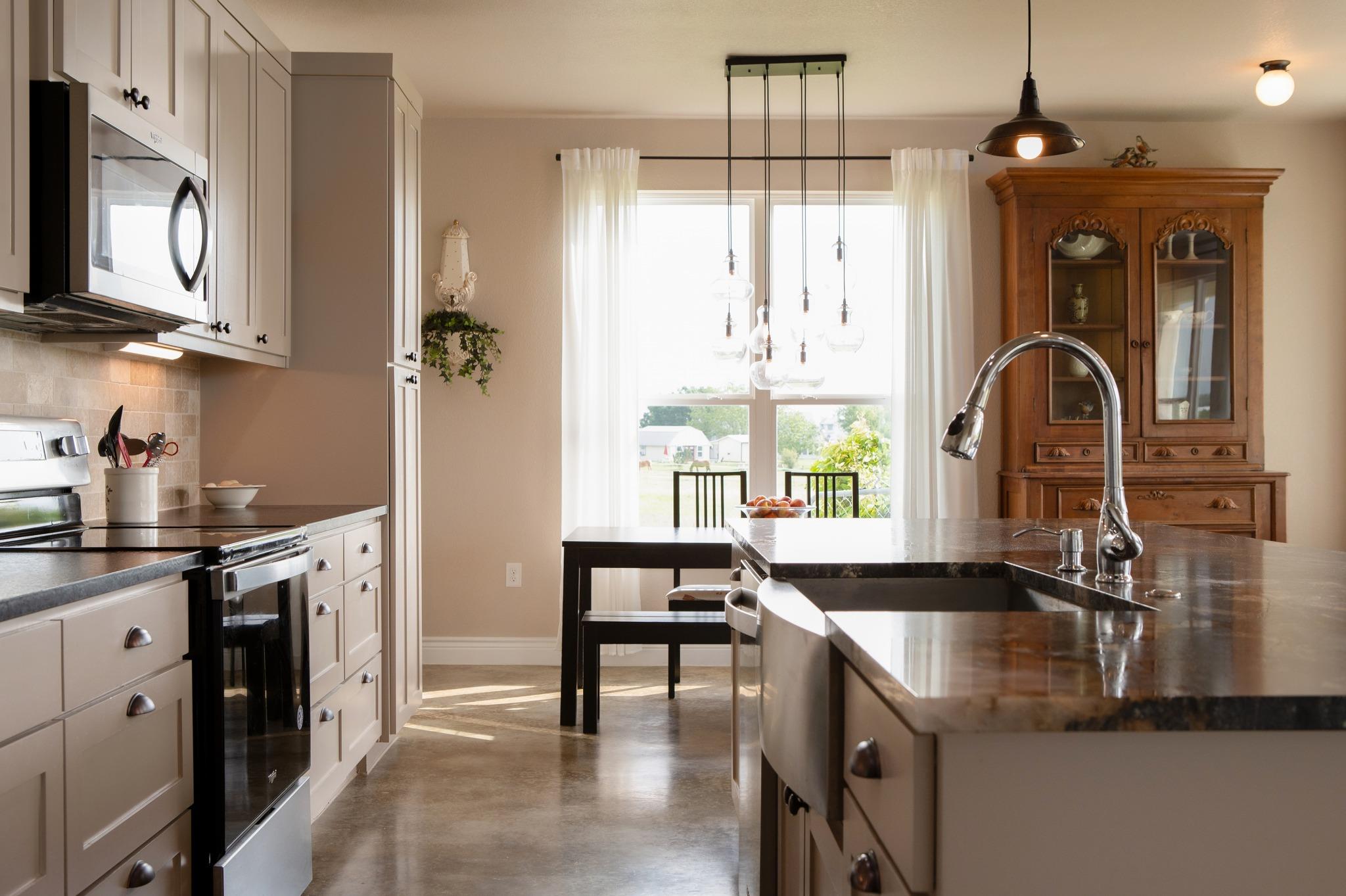 1662 County Road 465, Coupland, TX 78615