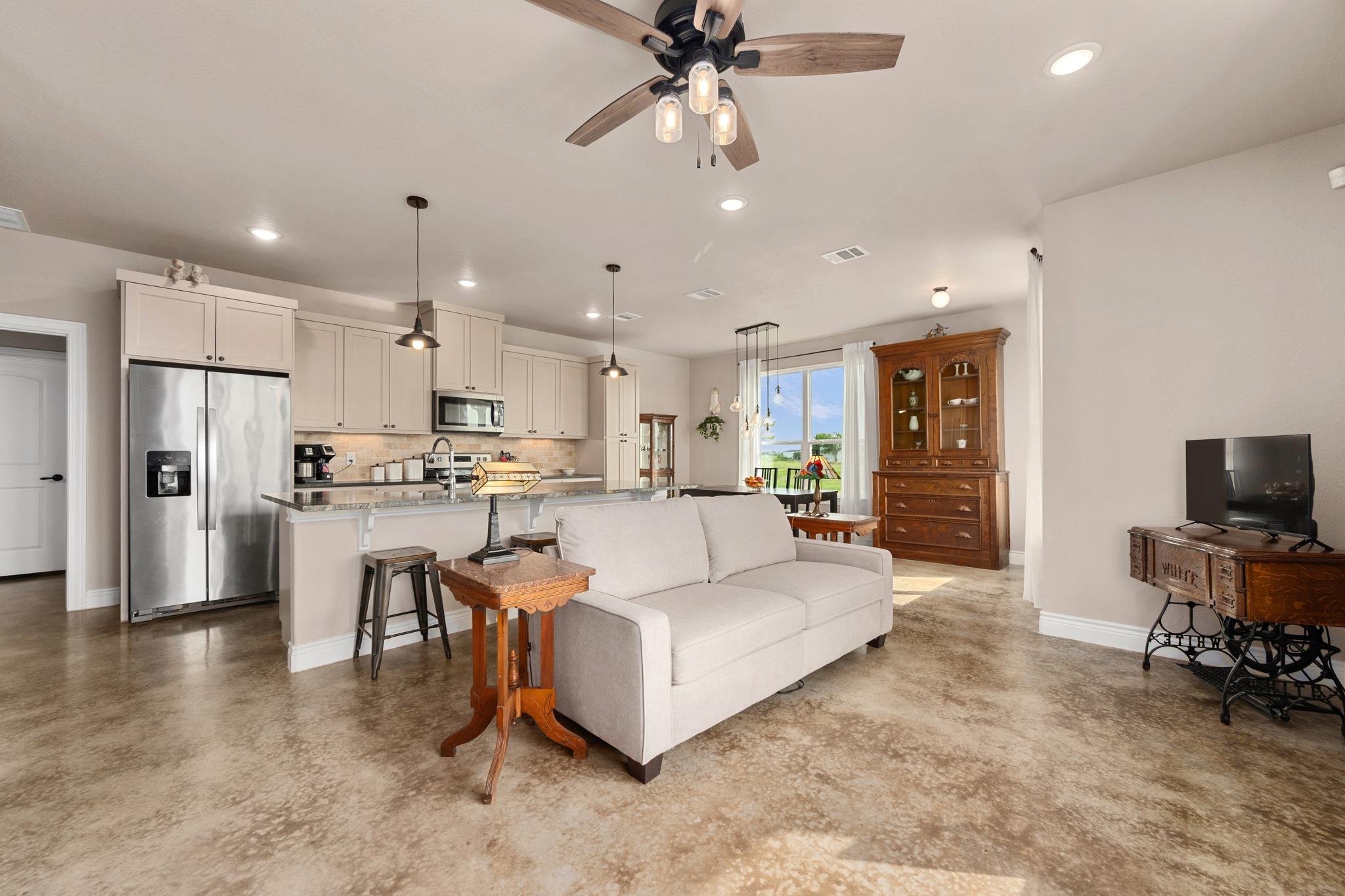 1662 County Road 465, Coupland, TX 78615