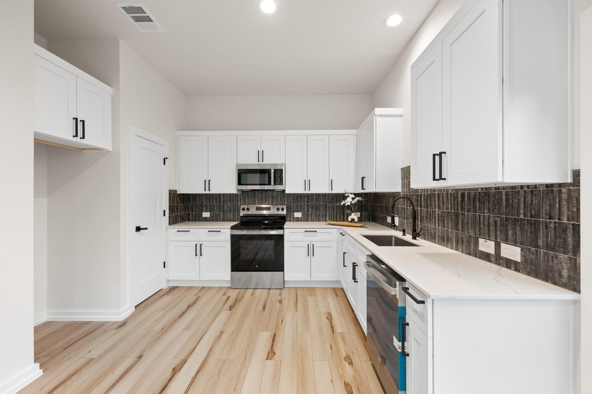 2309 Montopolis Dr # 7, Austin, TX 78741