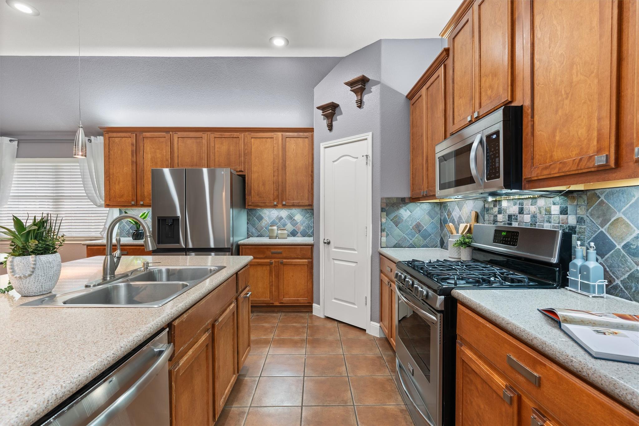 1513 Homewood Cir, Round Rock, TX 78665