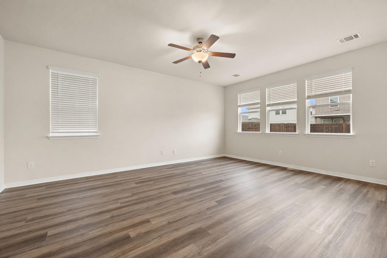 129 Greenway Ln, Georgetown, TX 78628