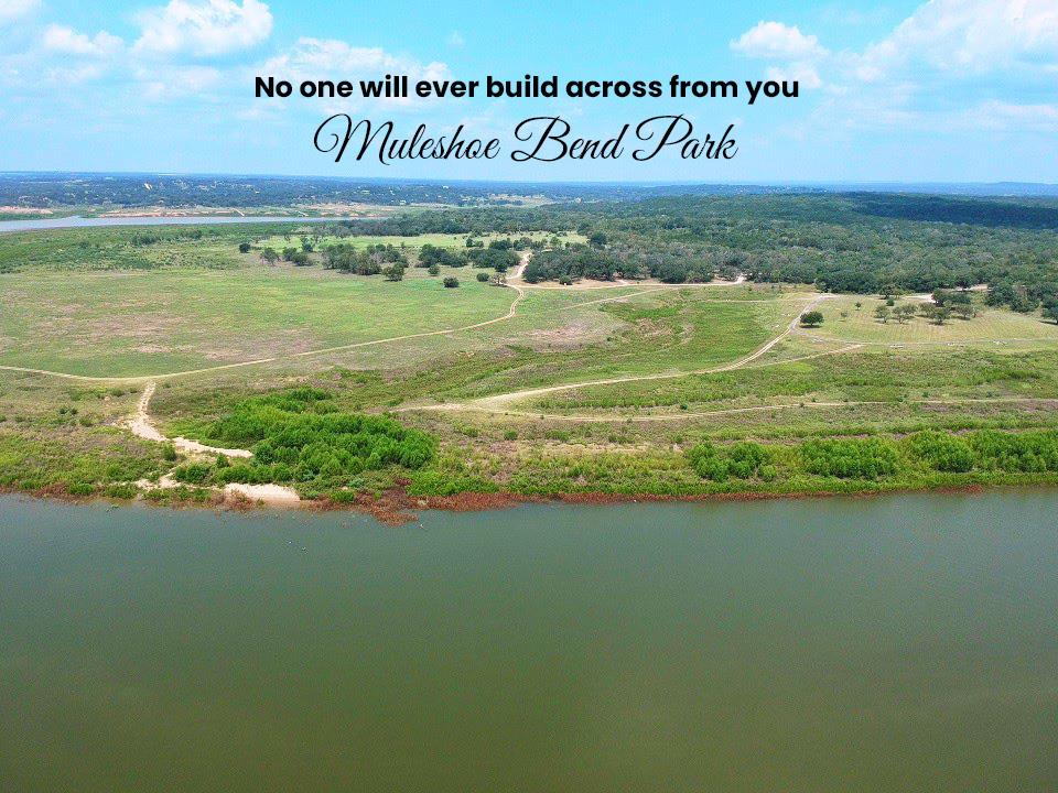 343 Harbor Dr, Spicewood, TX 78669