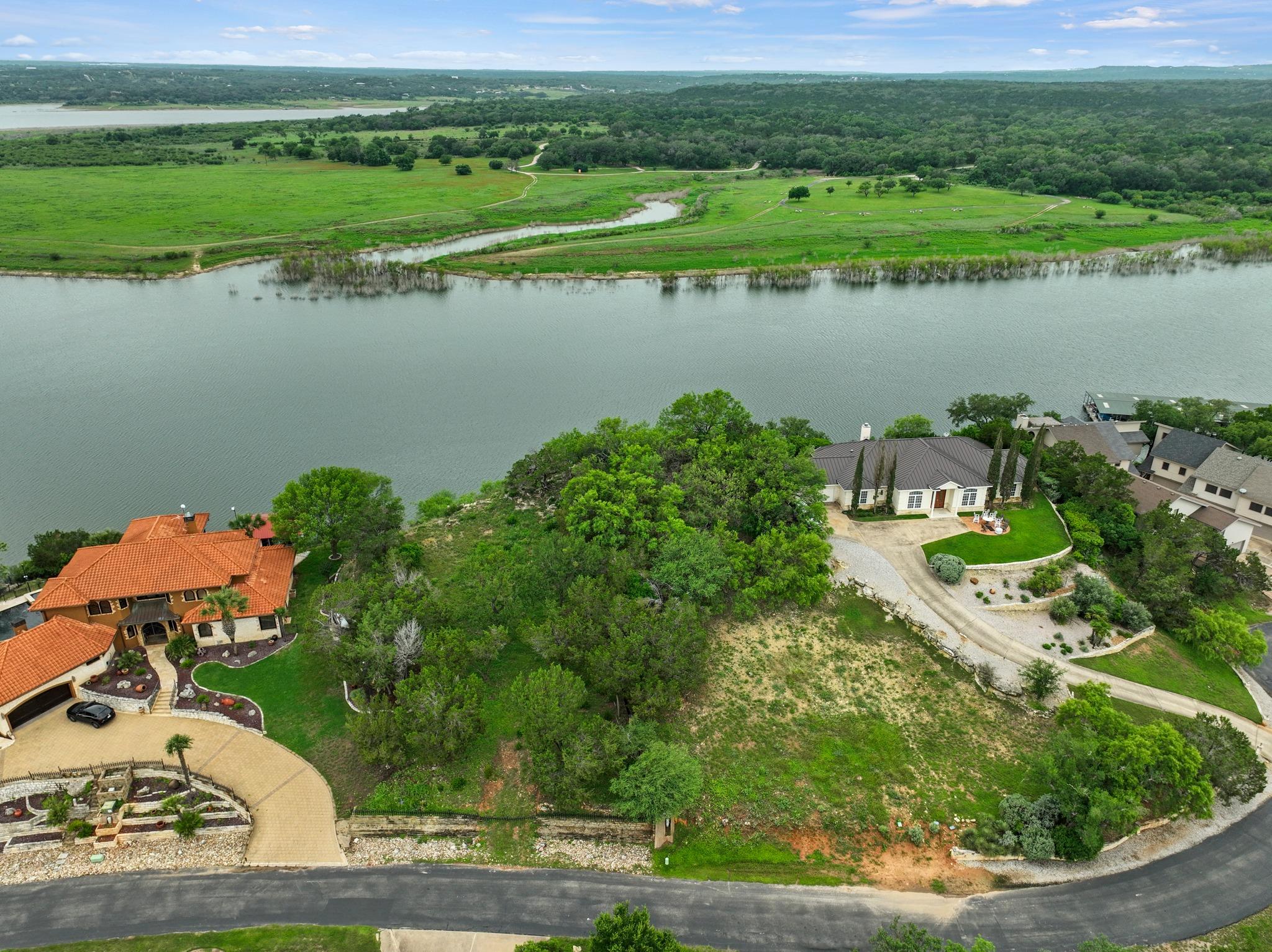 343 Harbor Dr, Spicewood, TX 78669