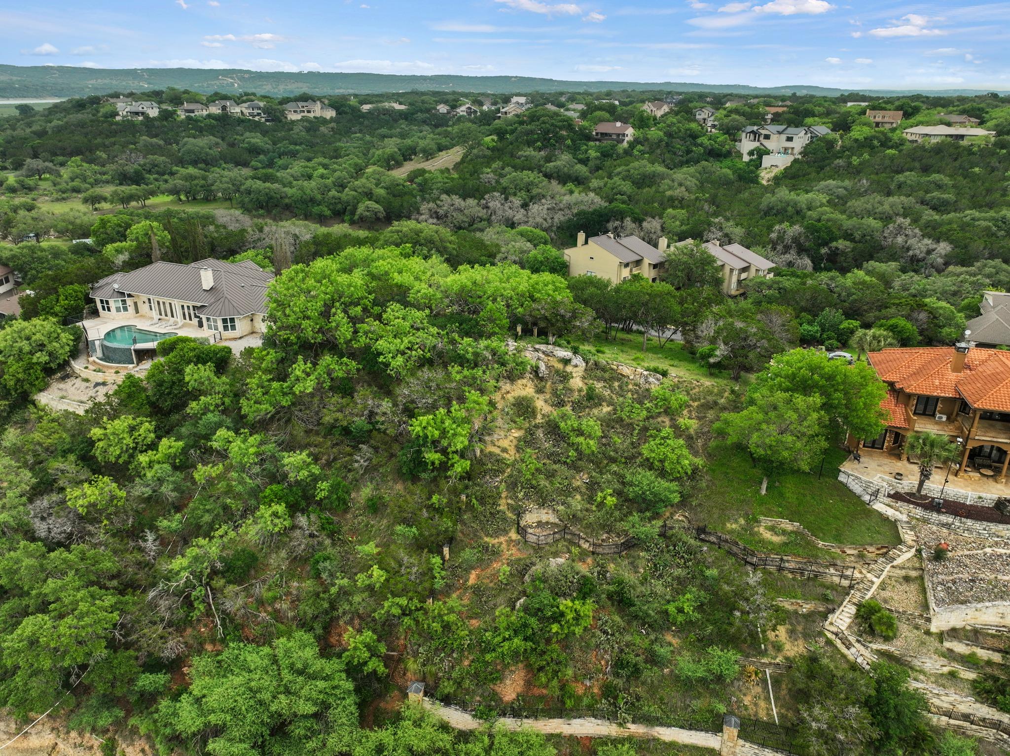 343 Harbor Dr, Spicewood, TX 78669