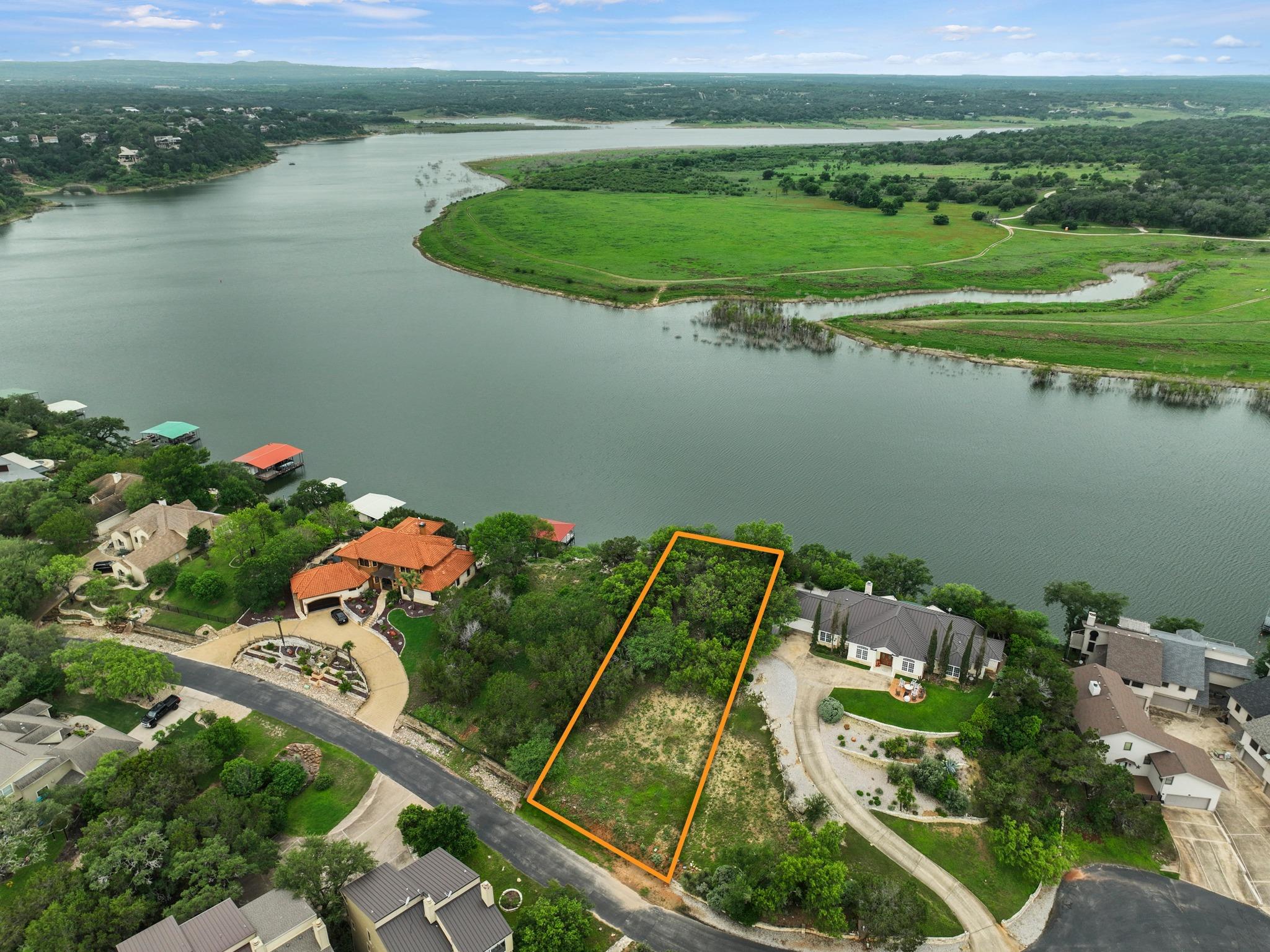 343 Harbor Dr, Spicewood, TX 78669