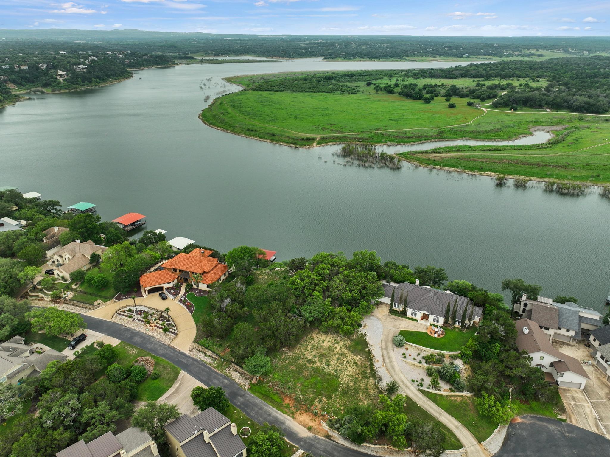 343 Harbor Dr, Spicewood, TX 78669