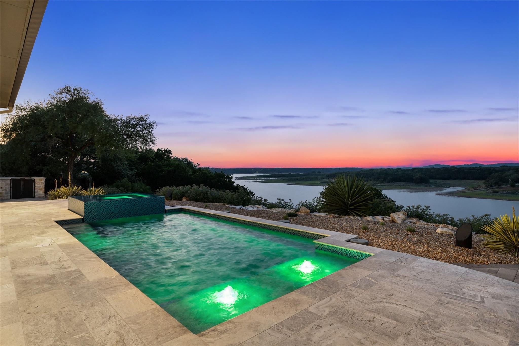 2923 Cliff Pt, Spicewood, TX 78669