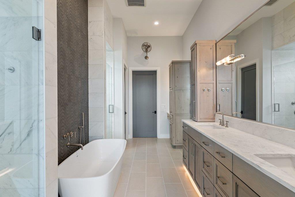 2923 Cliff Pt, Spicewood, TX 78669