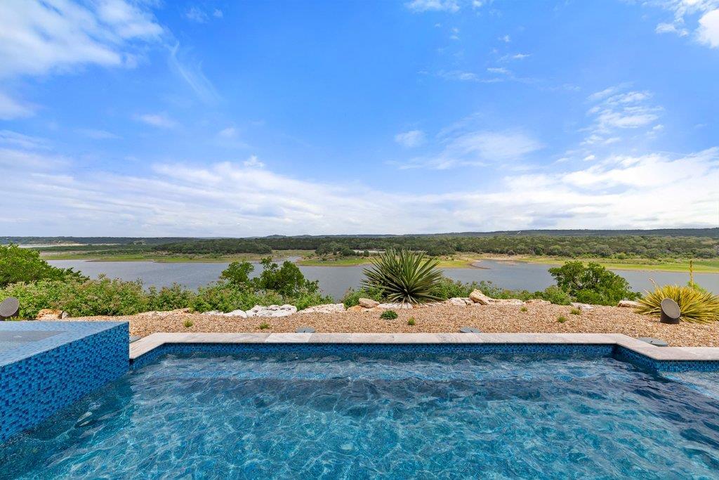 2923 Cliff Pt, Spicewood, TX 78669