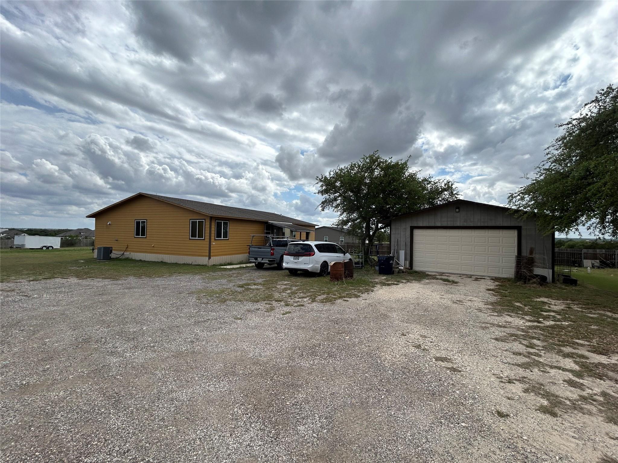 205 Montrose Dr, Liberty Hill, TX 78642