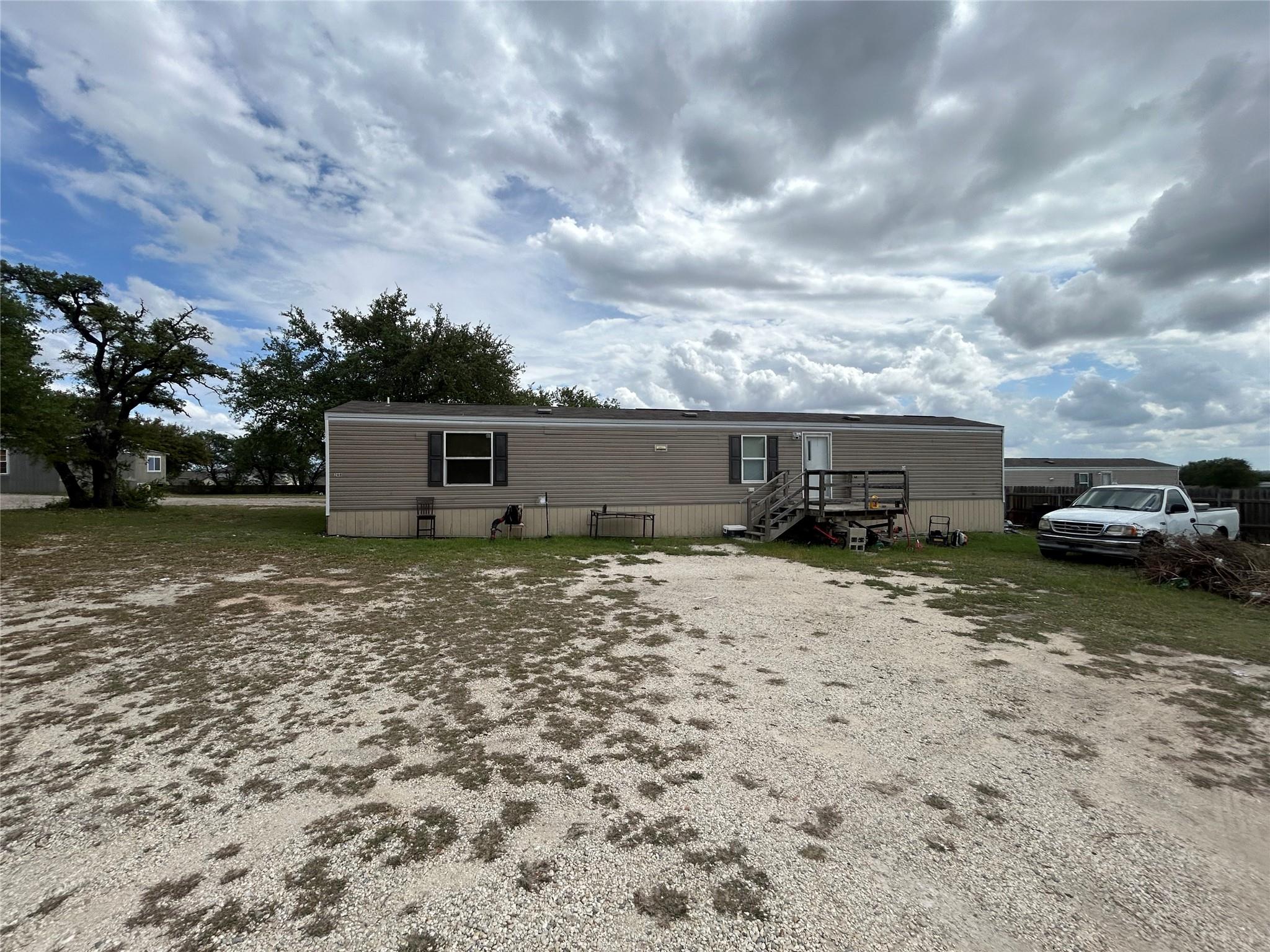 205 Montrose Dr, Liberty Hill, TX 78642