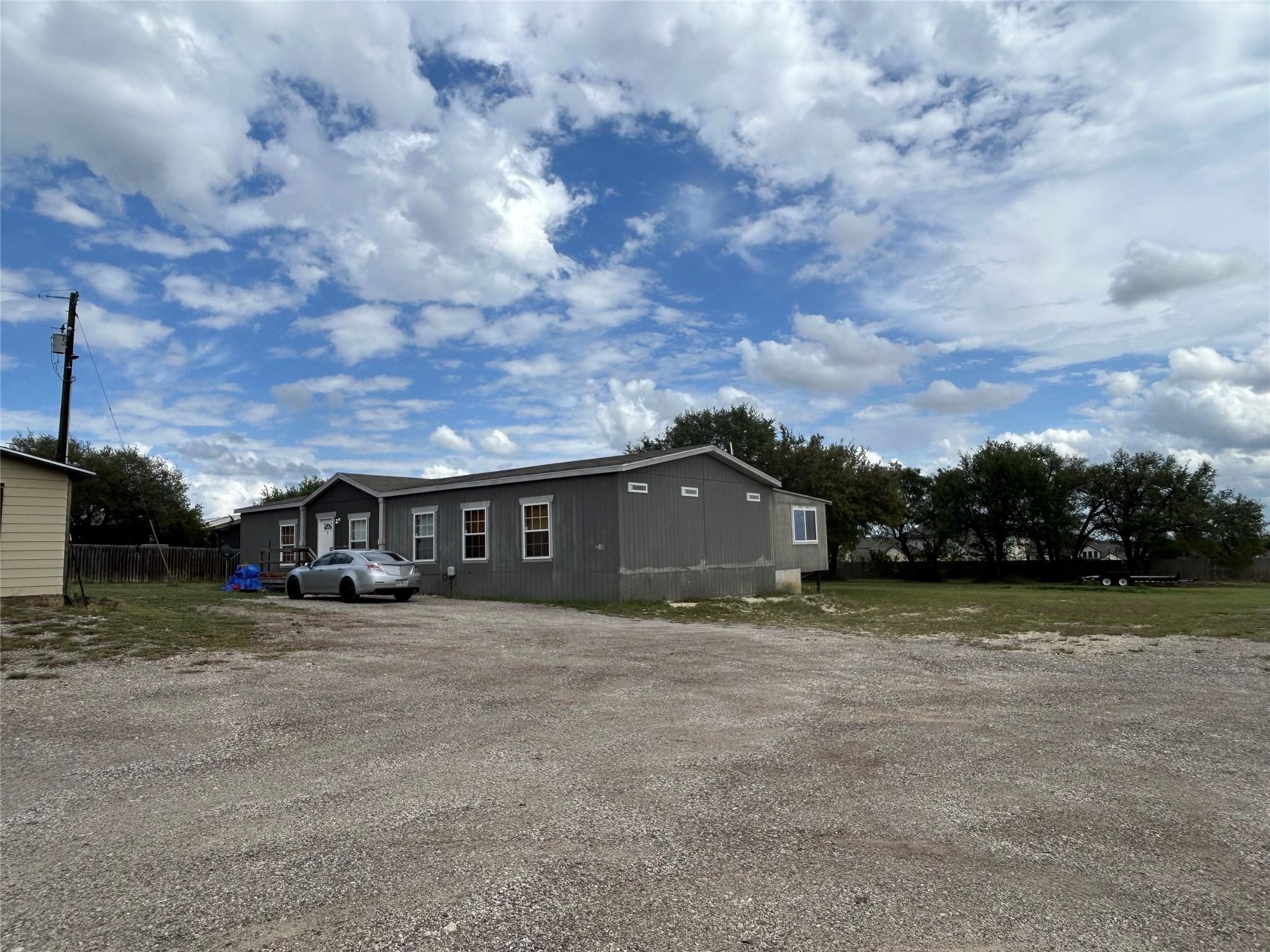 205 Montrose Dr, Liberty Hill, TX 78642