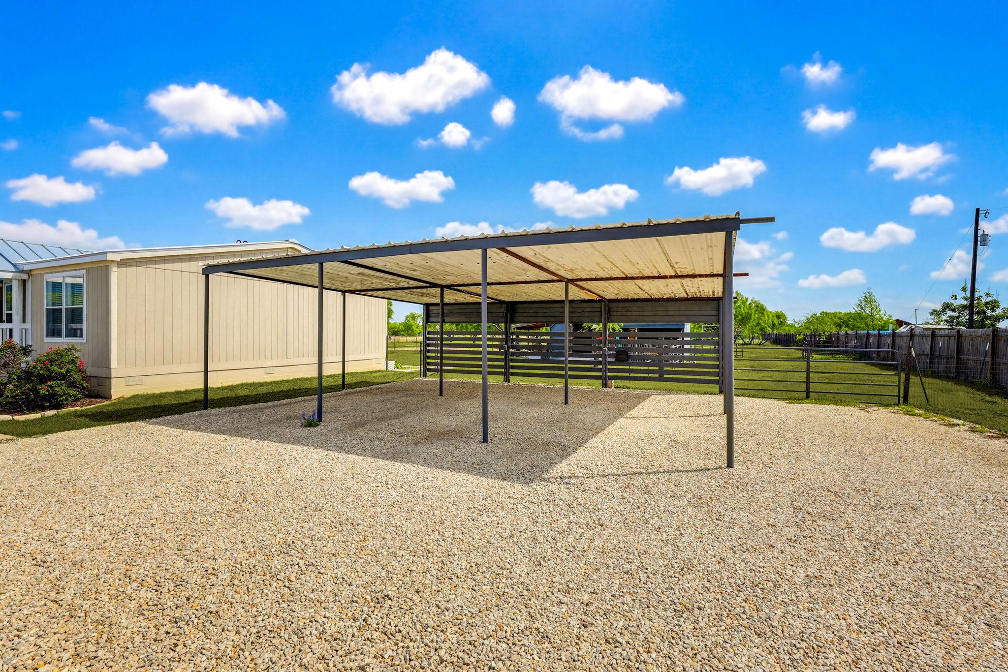 269 Callihan Rd, Lockhart, TX 78644