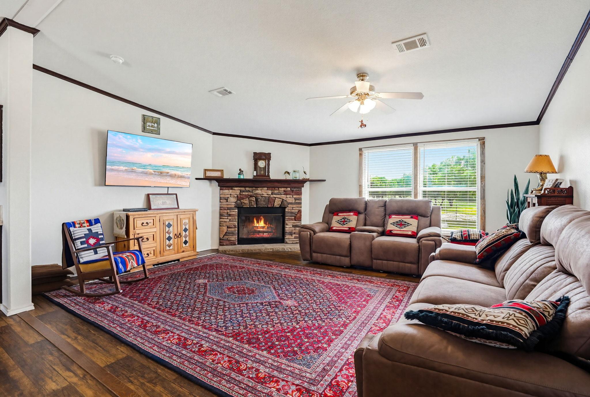 269 Callihan Rd, Lockhart, TX 78644