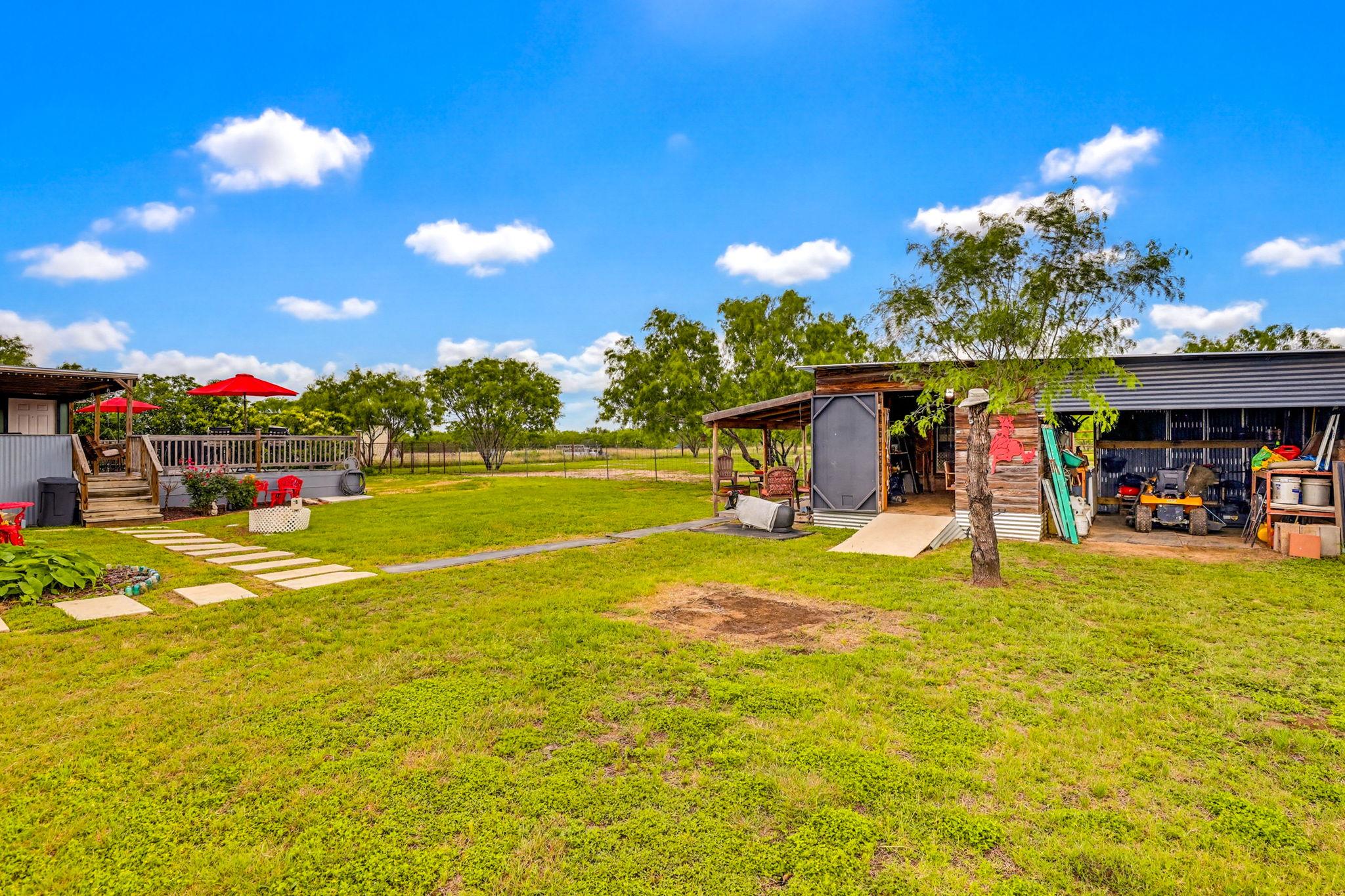 269 Callihan Rd, Lockhart, TX 78644