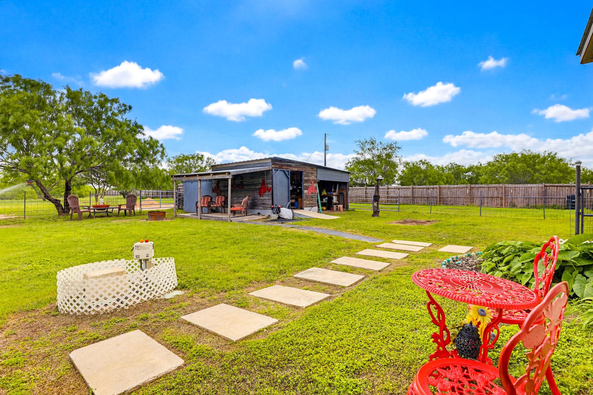 269 Callihan Rd, Lockhart, TX 78644