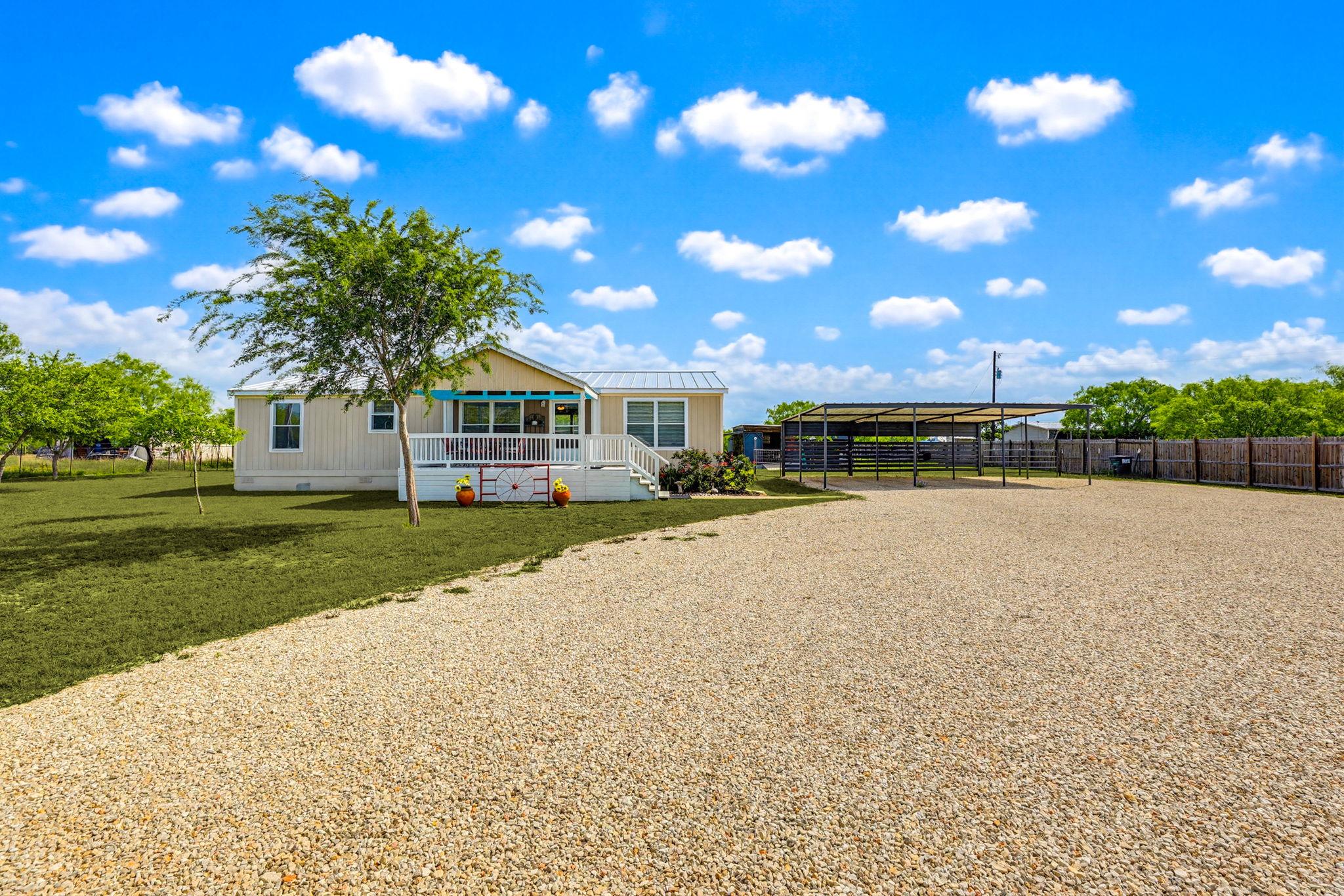 269 Callihan Rd, Lockhart, TX 78644