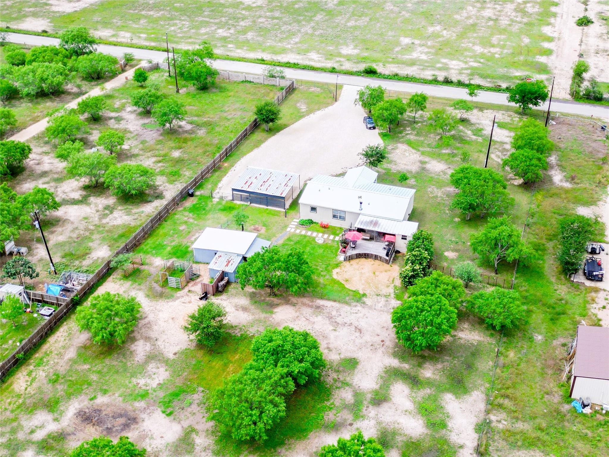 269 Callihan Rd, Lockhart, TX 78644