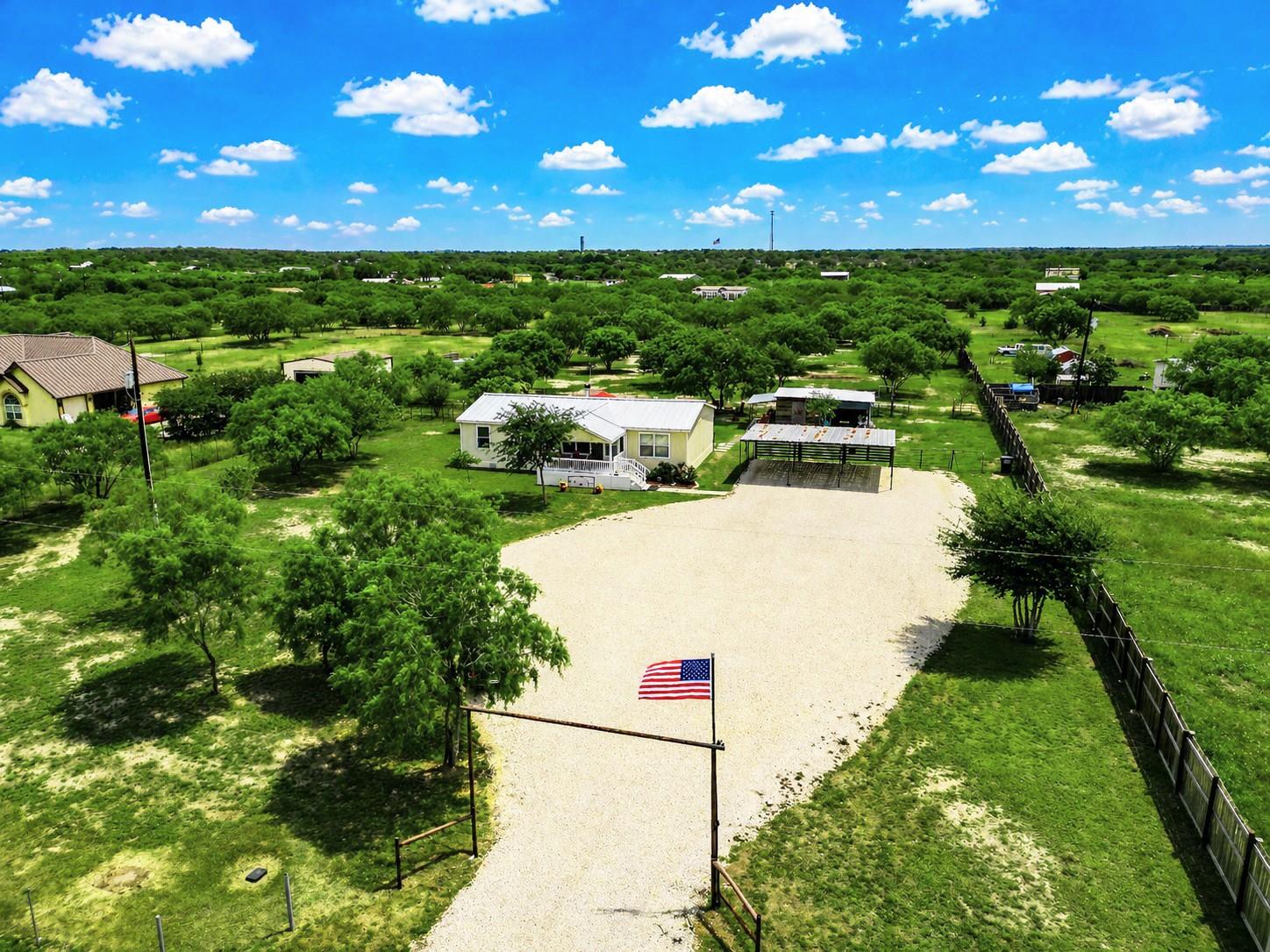 269 Callihan Rd, Lockhart, TX 78644