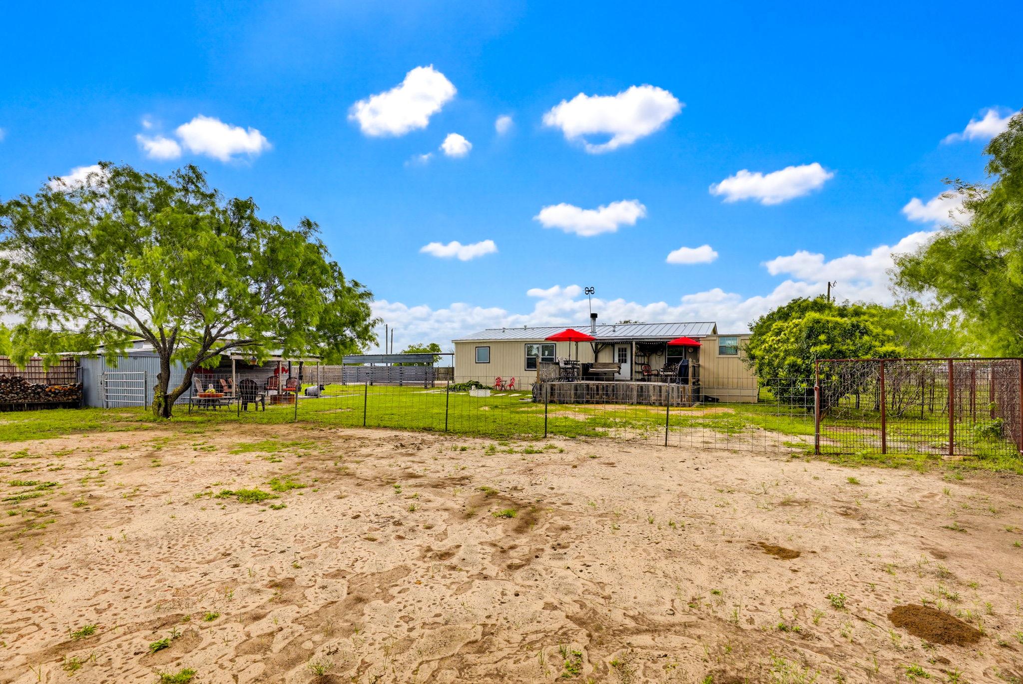 269 Callihan Rd, Lockhart, TX 78644