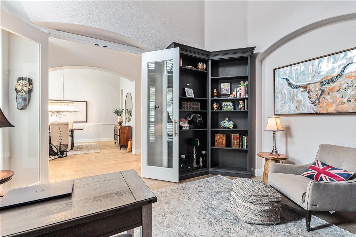 214 Varco Dr, Austin, TX 78738